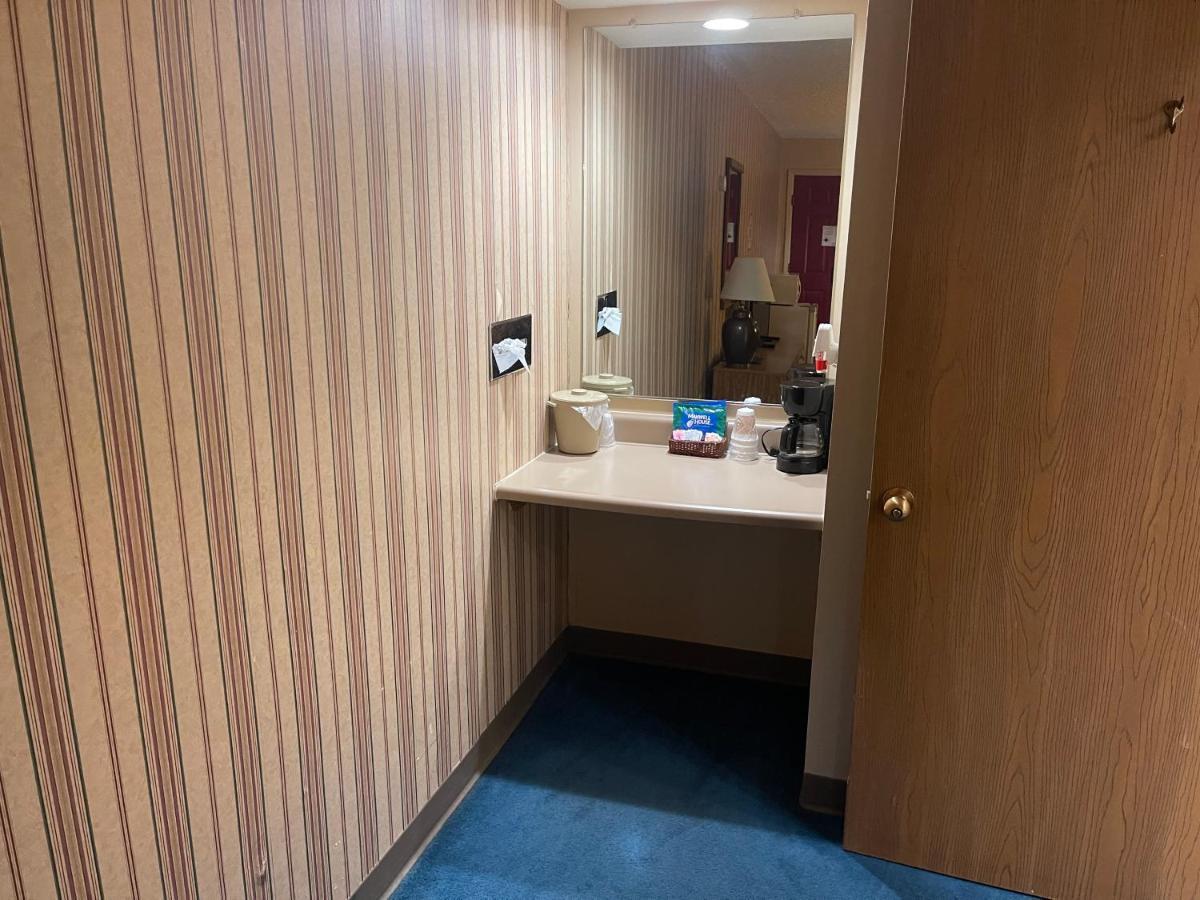 Dollinger'S Motor Inn Albion Buitenkant foto